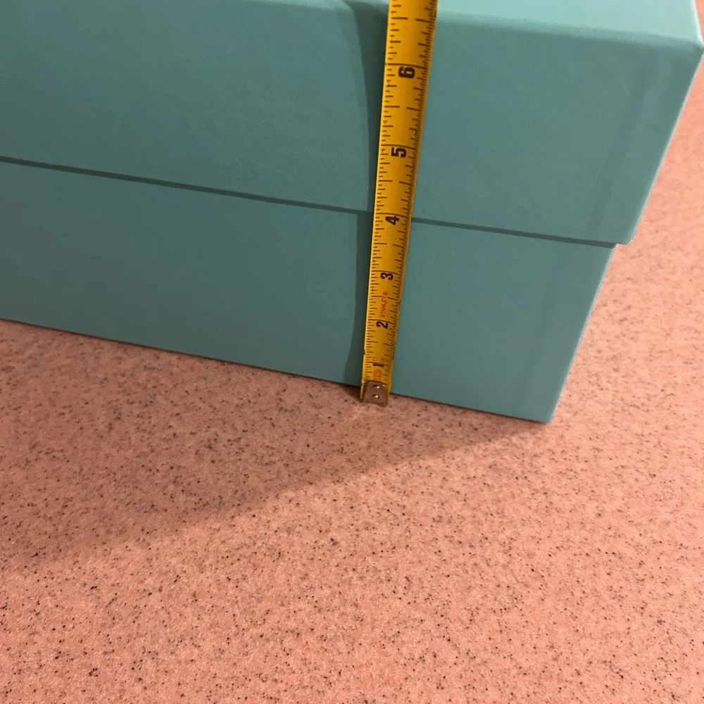 Tiffany & Co large gift box. - Picture 9 of 10